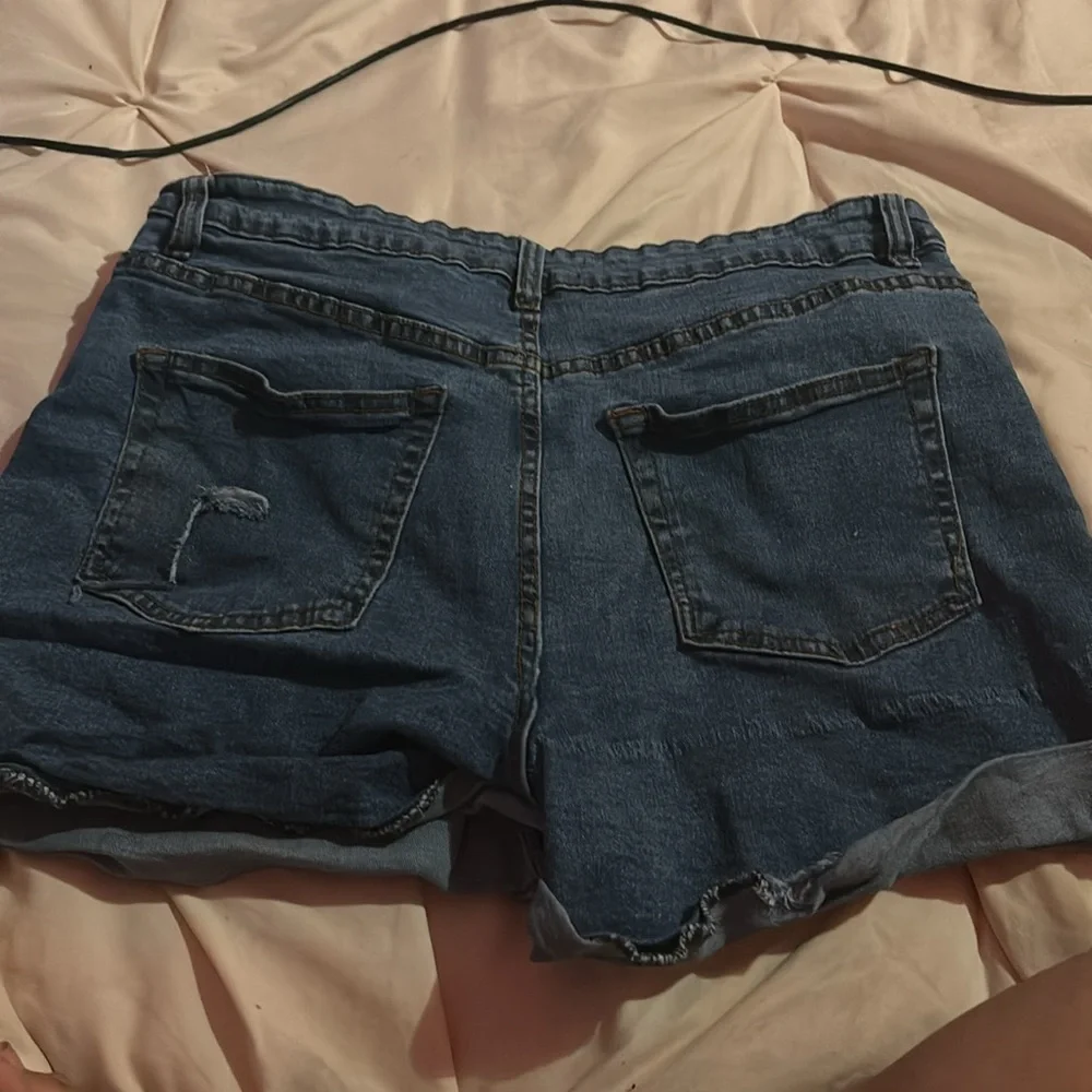 Blue Jean shorts - Picture 2 of 2